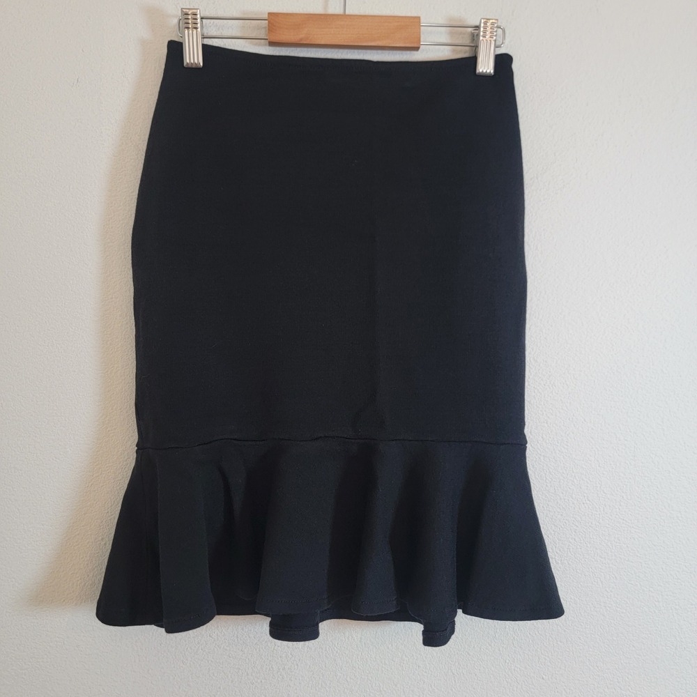 St. John Black Wool Blend Ruffle Hem Skirt Sz 2 Side Zip Knee Length Career Work